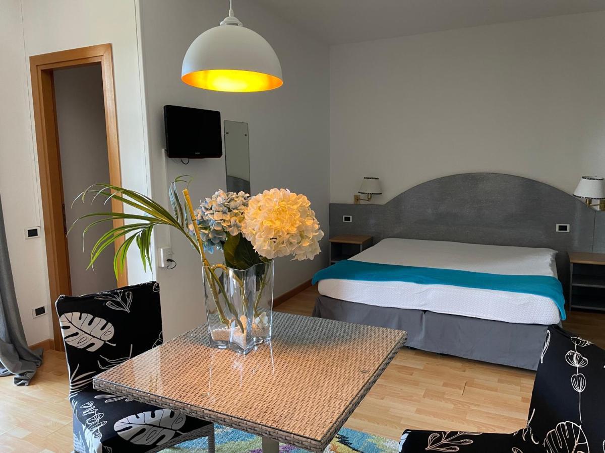 Residence Alexandra Stay Sirmione Bagian luar foto