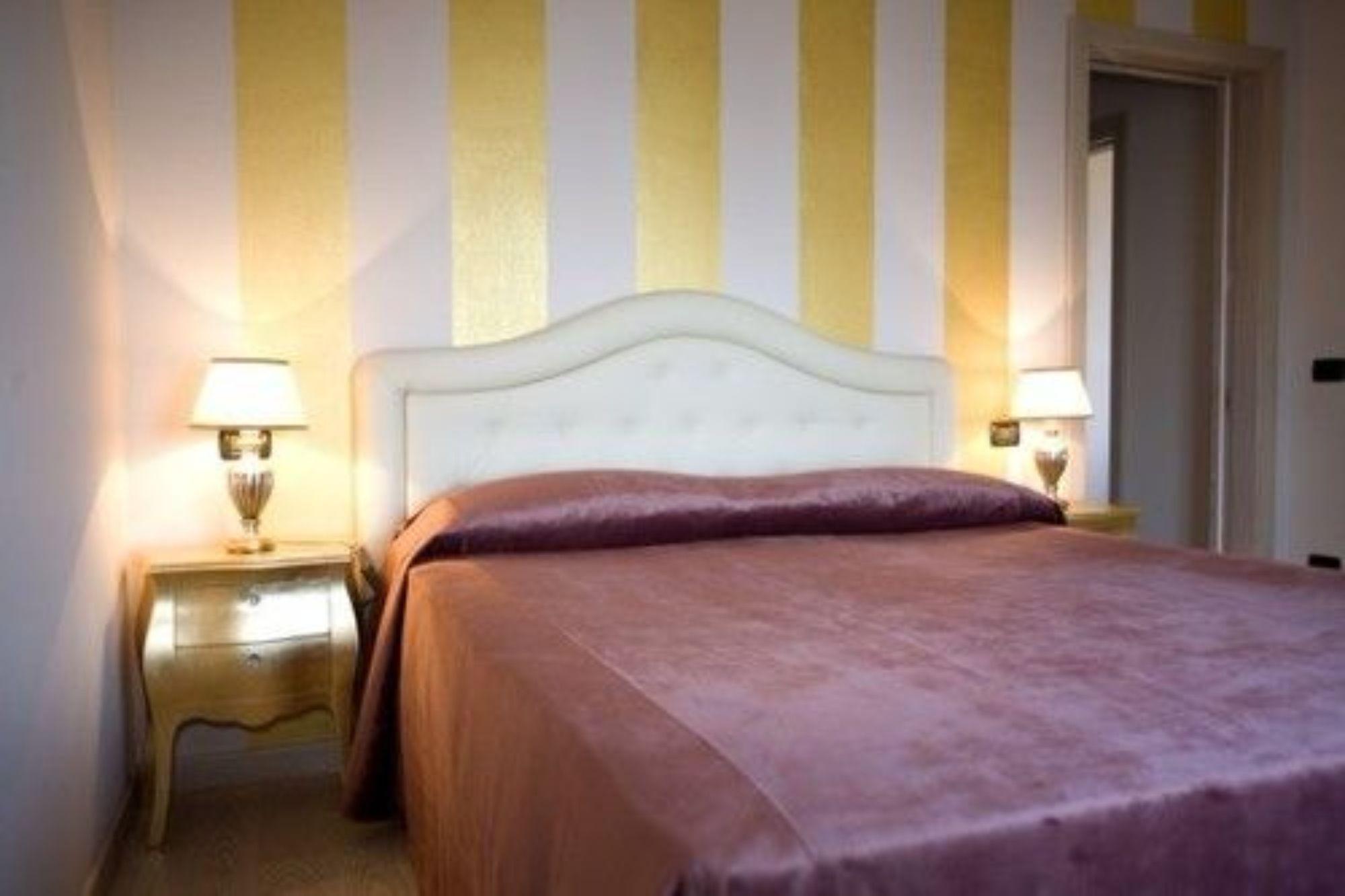Residence Alexandra Stay Sirmione Bagian luar foto