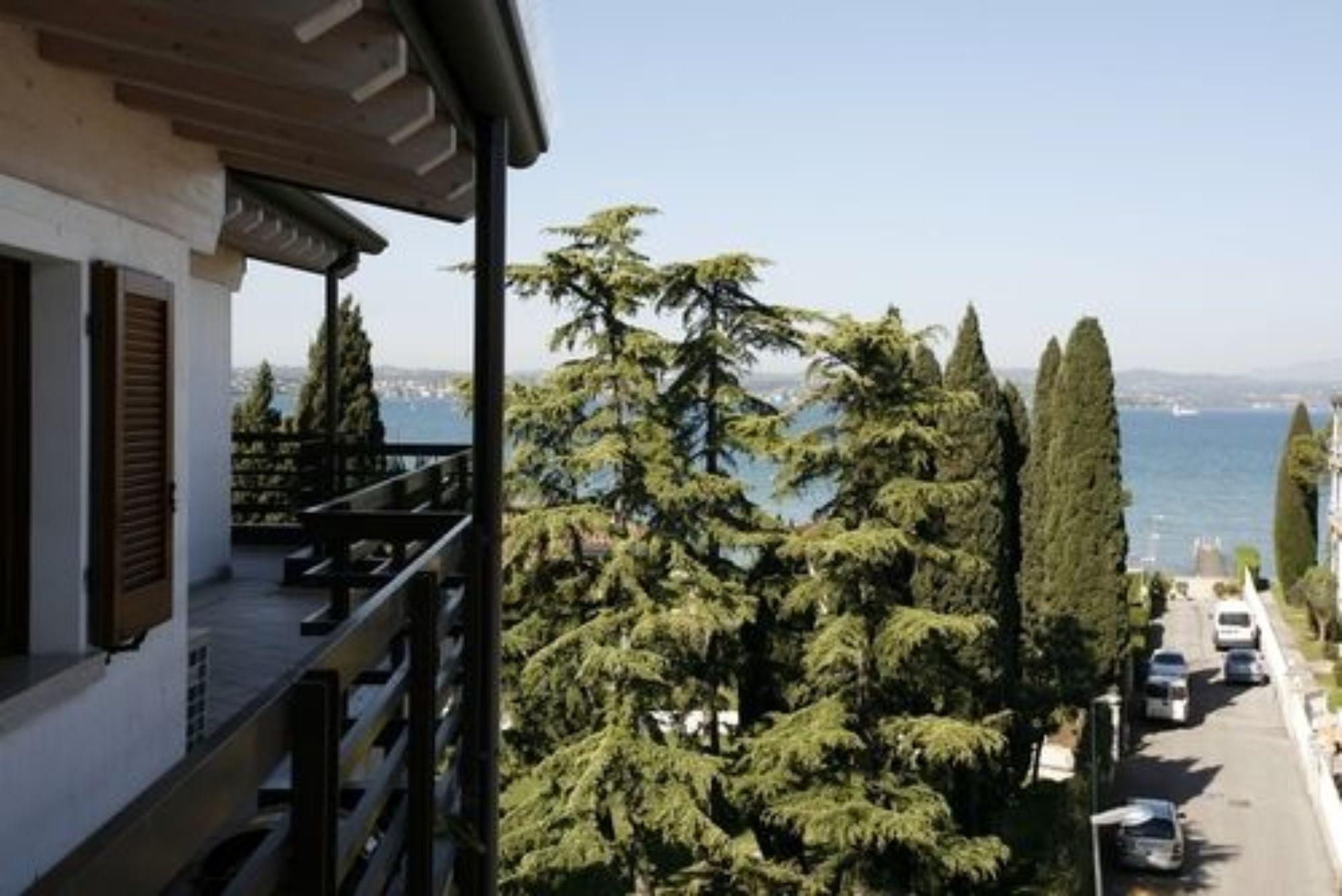 Residence Alexandra Stay Sirmione Bagian luar foto