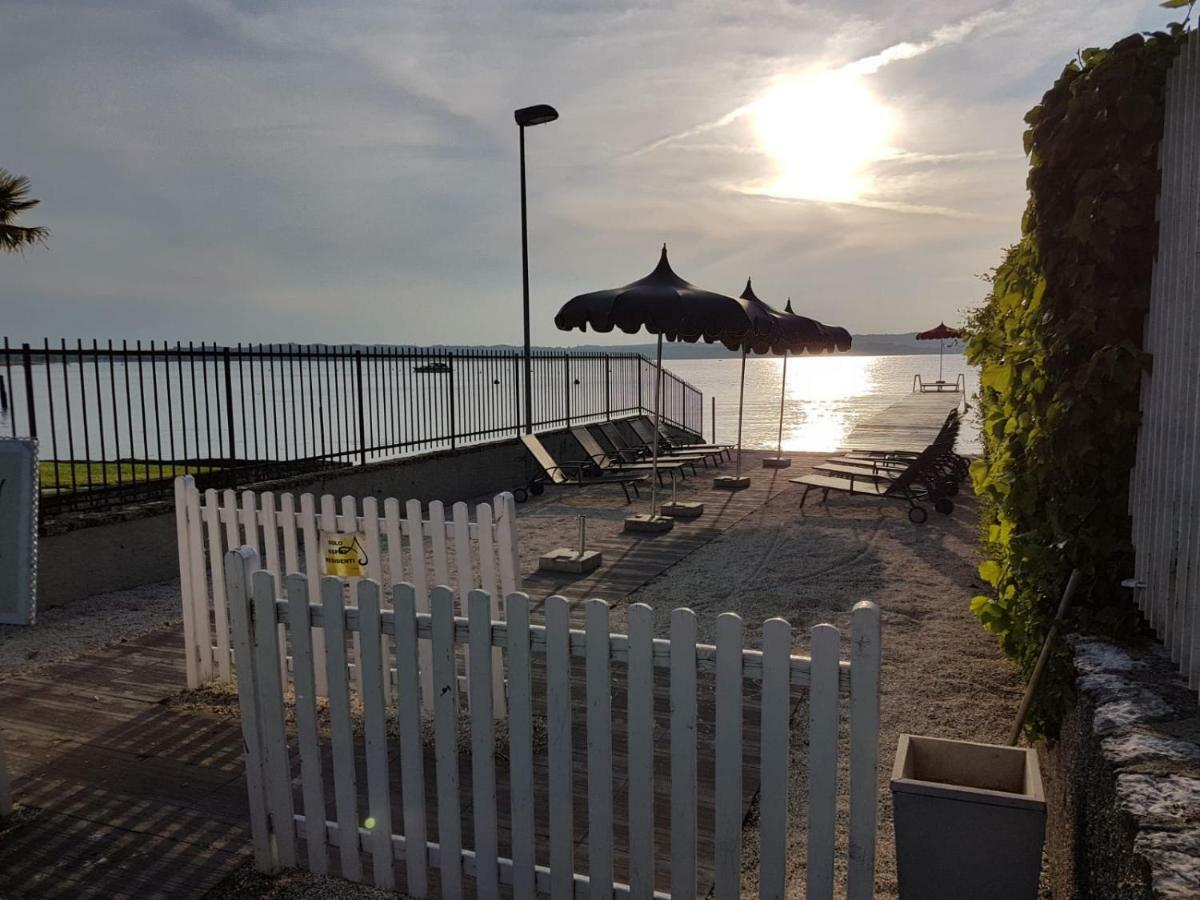 Residence Alexandra Stay Sirmione Bagian luar foto