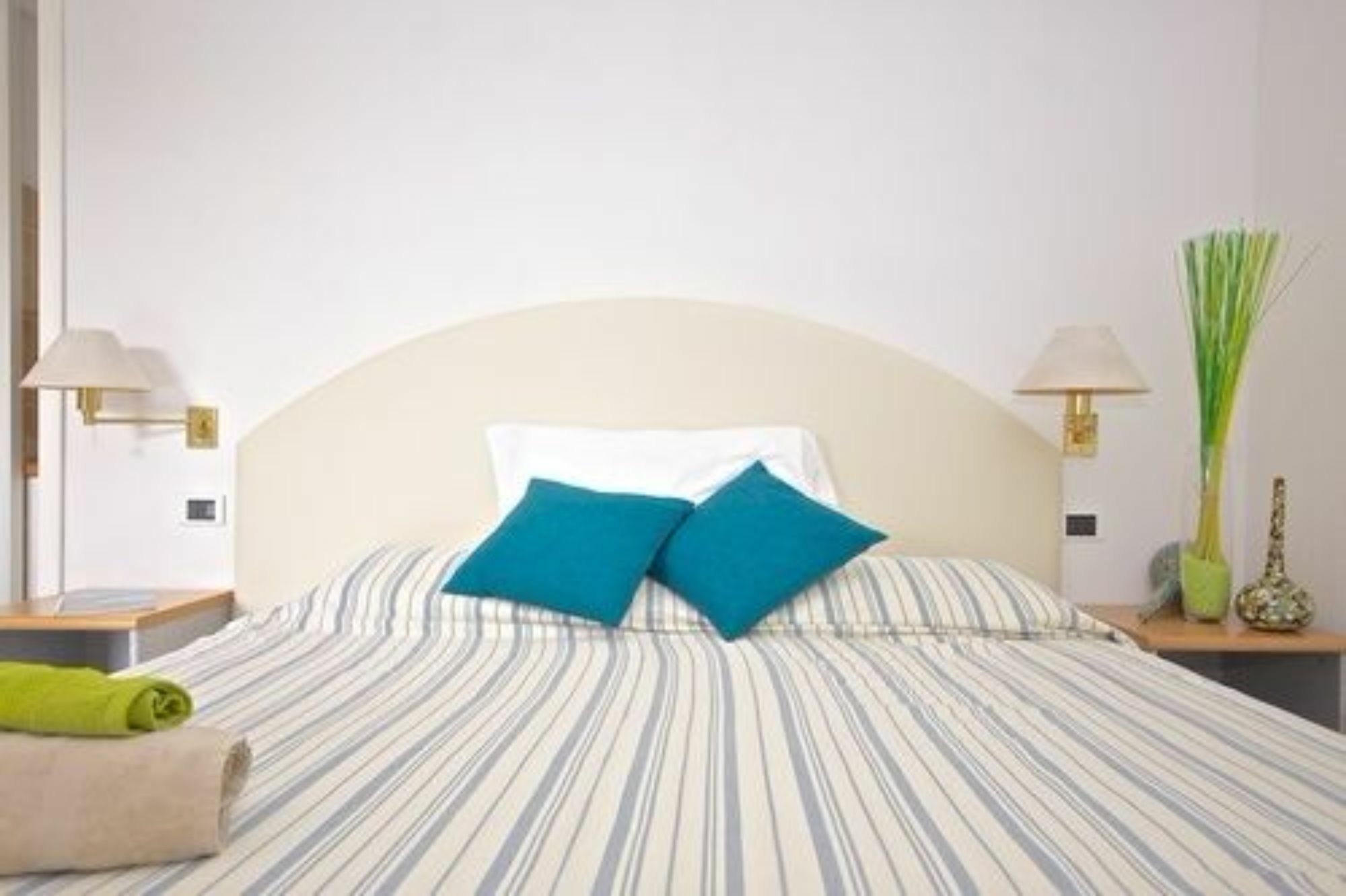 Residence Alexandra Stay Sirmione Bagian luar foto